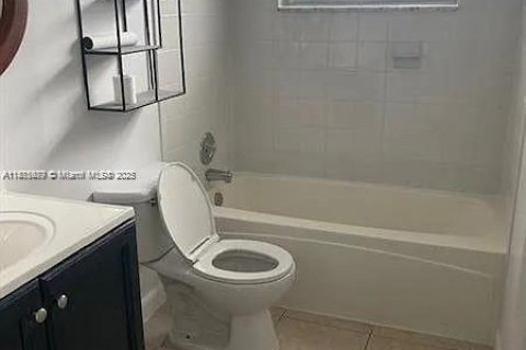 Villa ou maison à louer à Boca Raton, Floride: 2 chambres, 113.71 m2 № 1926551 - photo 4