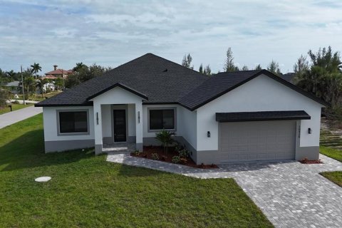 Casa en Port Charlotte, Florida 4 dormitorios, 212.37 m2 № 2116926