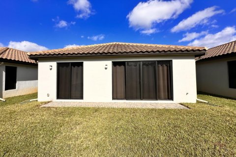 House in Immokalee, Florida 3 bedrooms, 151.43 sq.m. № 910091 - photo 1