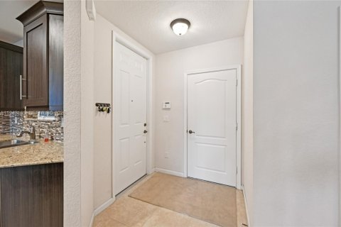 Купить таунхаус в Лейк-Уорт, Флорида 3 спальни, 171.96м2, № 2002476 - фото 3