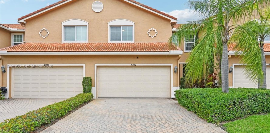 Таунхаус в Лейк-Уорт, Флорида 3 спальни, 171.96м2 № 2002476