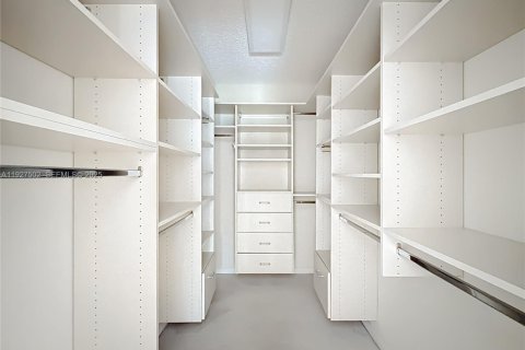 House in Greenacres, Florida 3 bedrooms, 123.47 sq.m. № 1986277 - photo 17