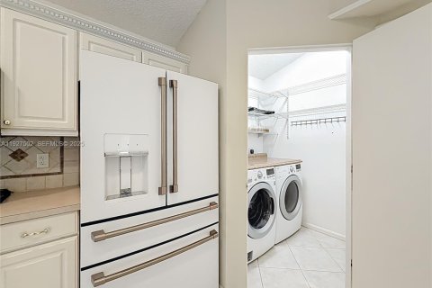 House in Greenacres, Florida 3 bedrooms, 123.47 sq.m. № 1986277 - photo 10