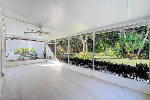 House in Greenacres, Florida 3 bedrooms, 123.47 sq.m. № 1986277 - photo 14