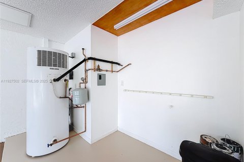 House in Greenacres, Florida 3 bedrooms, 123.47 sq.m. № 1986277 - photo 28