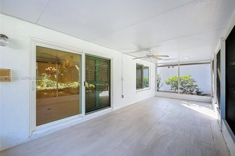 House in Greenacres, Florida 3 bedrooms, 123.47 sq.m. № 1986277 - photo 15