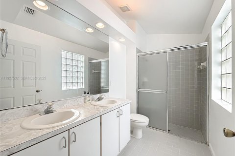 House in Greenacres, Florida 3 bedrooms, 123.47 sq.m. № 1986277 - photo 18