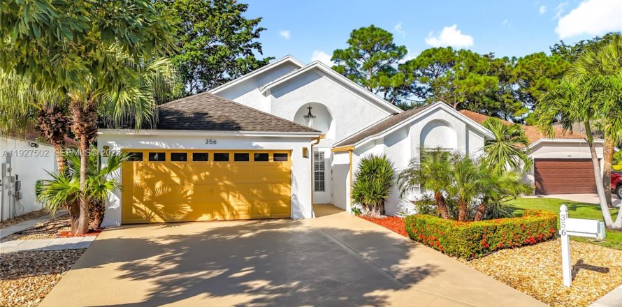 House in Greenacres, Florida 3 bedrooms, 123.47 sq.m. № 1986277