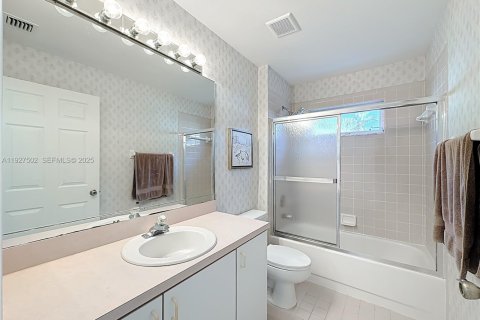 House in Greenacres, Florida 3 bedrooms, 123.47 sq.m. № 1986277 - photo 23