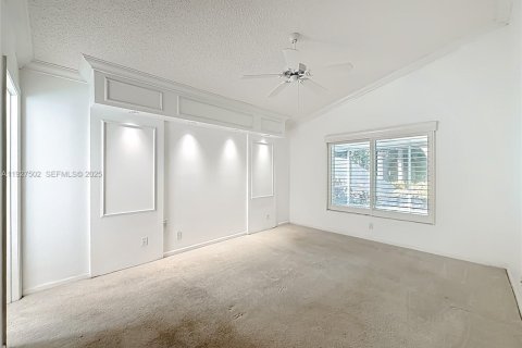 House in Greenacres, Florida 3 bedrooms, 123.47 sq.m. № 1986277 - photo 16