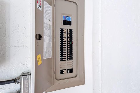 House in Greenacres, Florida 3 bedrooms, 123.47 sq.m. № 1986277 - photo 29