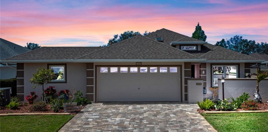 House in Leesburg, Florida 3 bedrooms, 192.68 sq.m. № 2214763