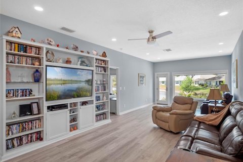 House in Leesburg, Florida 3 bedrooms, 192.68 sq.m. № 2214763 - photo 8