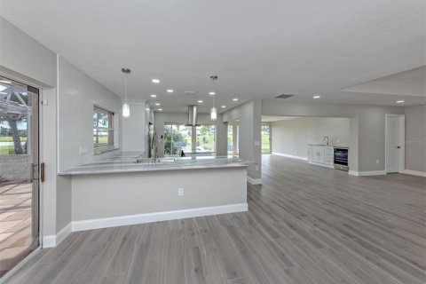 Condo in Venice, Florida, 3 bedrooms № 2430399 - photo 9