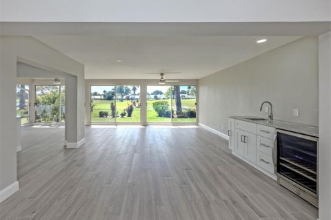 Condo in Venice, Florida, 3 bedrooms № 2430399 - photo 18