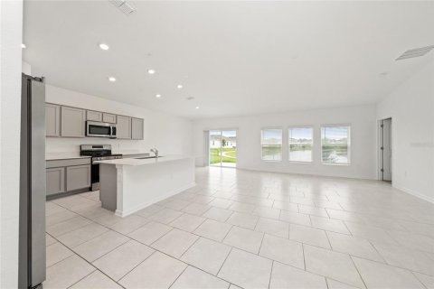 House in Kissimmee, Florida 4 bedrooms, 178.56 sq.m. № 2227088 - photo 9