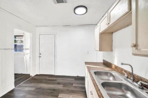 Casa en venta en St. Lucie, Florida, 2 dormitorios, 75.81 m2 № 1964622 - foto 5