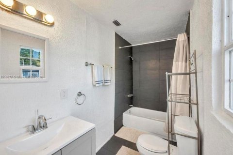 Casa en venta en St. Lucie, Florida, 2 dormitorios, 75.81 m2 № 1964622 - foto 3