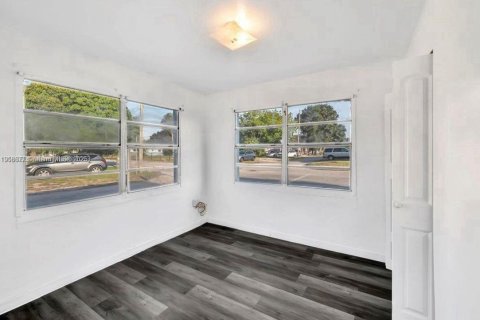 Casa en venta en St. Lucie, Florida, 2 dormitorios, 75.81 m2 № 1964622 - foto 8