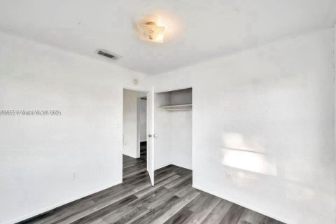 Casa en venta en St. Lucie, Florida, 2 dormitorios, 75.81 m2 № 1964622 - foto 4