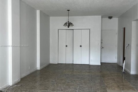 Condominio en alquiler en North Bay Village, Florida, 2 dormitorios, 109.44 m2 № 1952035 - foto 27