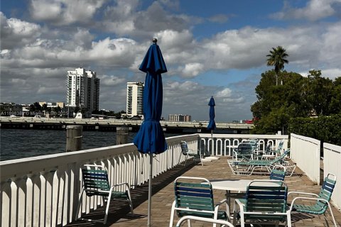 Condominio en alquiler en North Bay Village, Florida, 2 dormitorios, 109.44 m2 № 1952035 - foto 6
