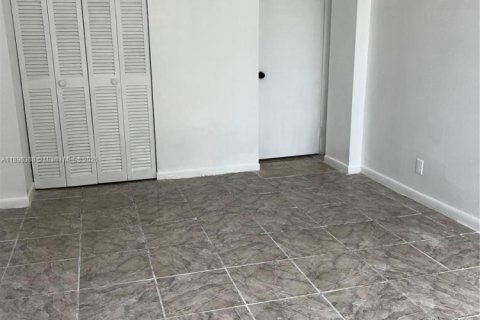 Condominio en alquiler en North Bay Village, Florida, 2 dormitorios, 109.44 m2 № 1952035 - foto 21