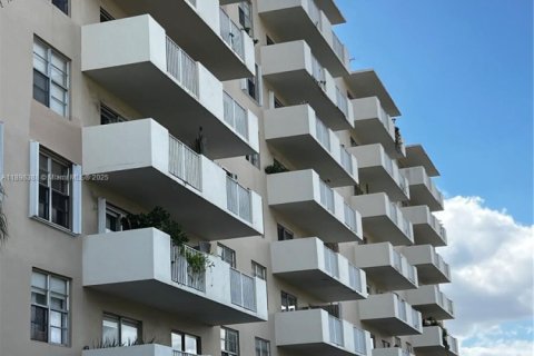 Condominio en alquiler en North Bay Village, Florida, 2 dormitorios, 109.44 m2 № 1952035 - foto 1