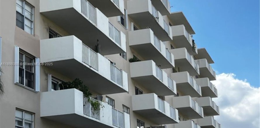Condominio en North Bay Village, Florida, 2 dormitorios  № 1952035