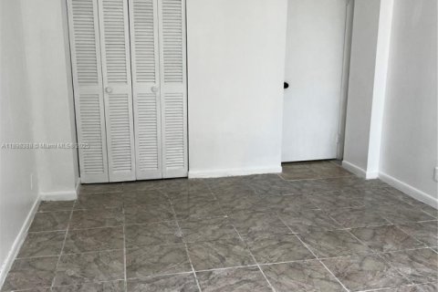 Condominio en alquiler en North Bay Village, Florida, 2 dormitorios, 109.44 m2 № 1952035 - foto 23