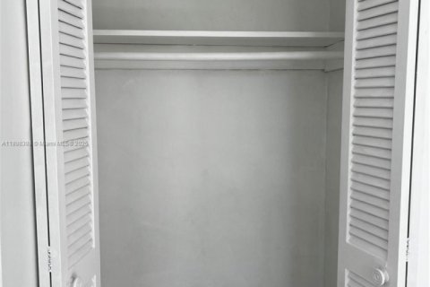 Condominio en alquiler en North Bay Village, Florida, 2 dormitorios, 109.44 m2 № 1952035 - foto 22