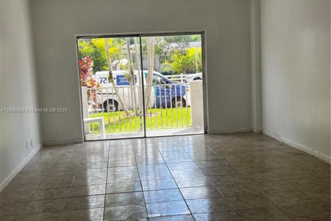 Condominio en alquiler en North Bay Village, Florida, 2 dormitorios, 109.44 m2 № 1952035 - foto 25