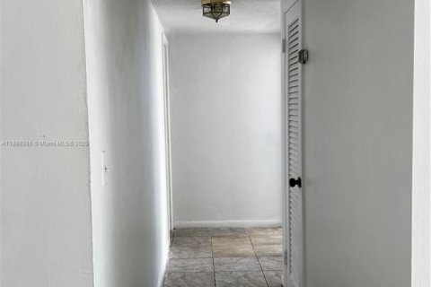 Condominio en alquiler en North Bay Village, Florida, 2 dormitorios, 109.44 m2 № 1952035 - foto 26