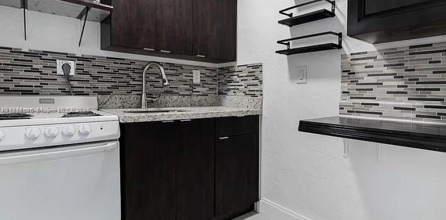 Immobilier commercial à Miami, Floride 1 chambre, 137.59 m2 № 1878682