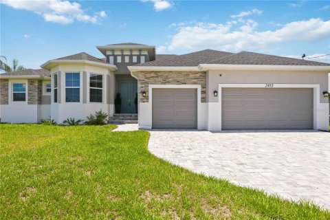 House in Port Charlotte, Florida 3 bedrooms, 204.11 sq.m. № 2102692 - photo 4