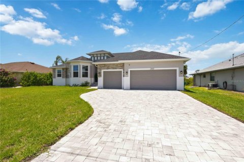 House in Port Charlotte, Florida 3 bedrooms, 204.11 sq.m. № 2102692