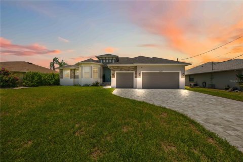House in Port Charlotte, Florida 3 bedrooms, 204.11 sq.m. № 2102692 - photo 2