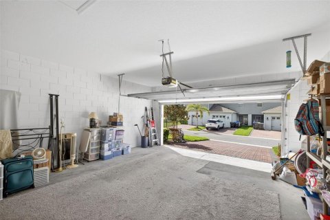 House in Winter Garden, Florida 3 bedrooms, 188.31 sq.m. № 2138813 - photo 25