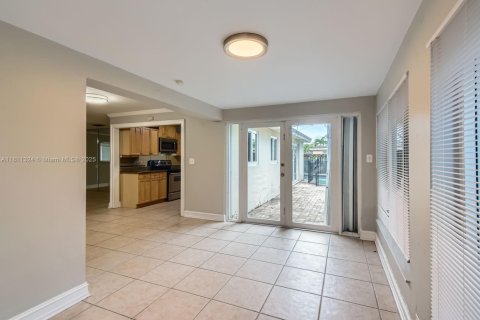 Casa en venta en Fort Lauderdale, Florida, 3 dormitorios, 144.28 m2 № 1756724 - foto 8