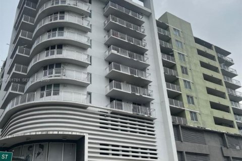 Кондоминиум с 2 спальнями в Майами, Флорида № 2065902