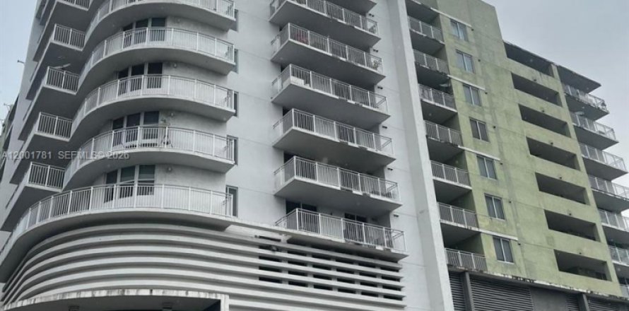 Кондоминиум с 2 спальнями в Майами, Флорида № 2065902