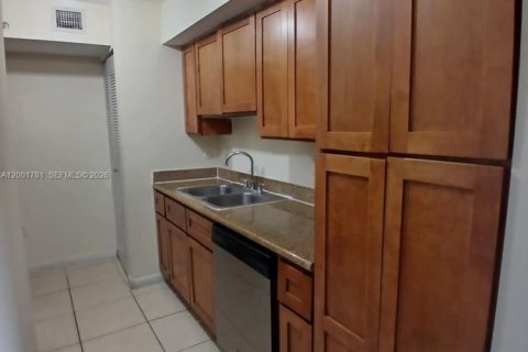 Condo in Miami, Florida, 2 bedrooms  № 2065902 - photo 10