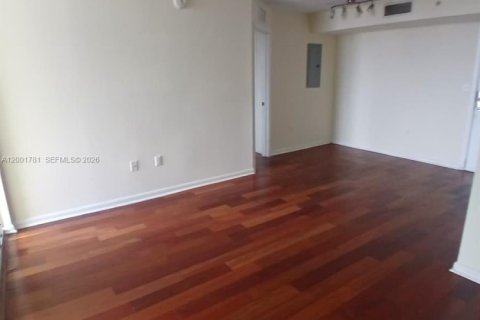 Снять в аренду кондоминиум в Майами, Флорида 2 спальни, 81.1м2, № 2065902 - фото 4