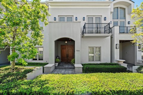 Townhouse in Miami, Florida 3 bedrooms, 248.79 sq.m. № 2189550