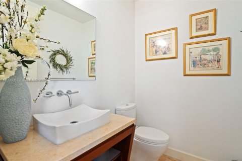 Townhouse in Miami, Florida 3 bedrooms, 248.79 sq.m. № 2189550 - photo 13