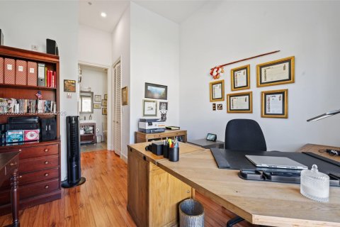 Townhouse in Miami, Florida 3 bedrooms, 248.79 sq.m. № 2189550 - photo 22