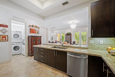 Townhouse in Miami, Florida 3 bedrooms, 248.79 sq.m. № 2189550 - photo 8