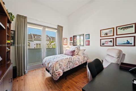 Townhouse in Miami, Florida 3 bedrooms, 248.79 sq.m. № 2189550 - photo 20