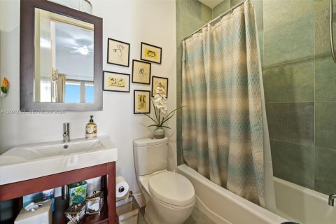 Townhouse in Miami, Florida 3 bedrooms, 248.79 sq.m. № 2189550 - photo 24