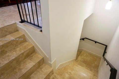 Townhouse in Miami, Florida 3 bedrooms, 248.79 sq.m. № 2189550 - photo 29